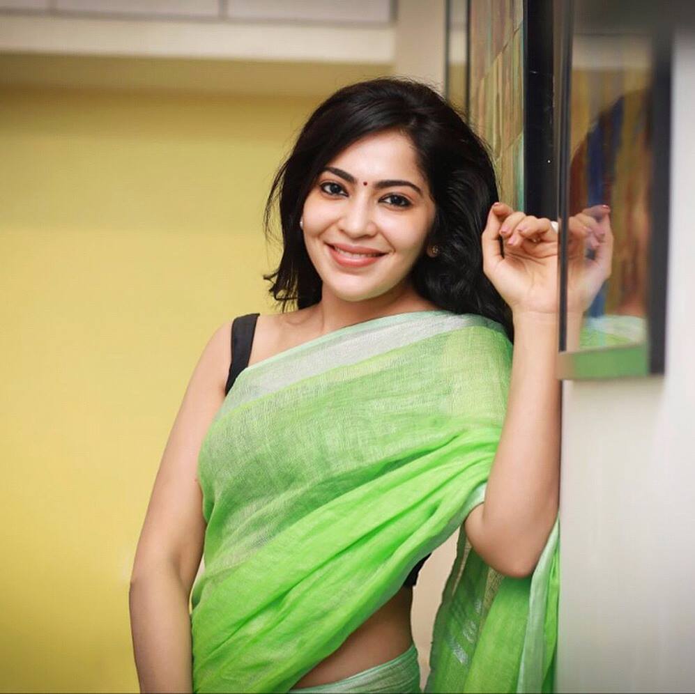 Indian TV Model Ramya Subramanian In Sleeveless Green Saree2